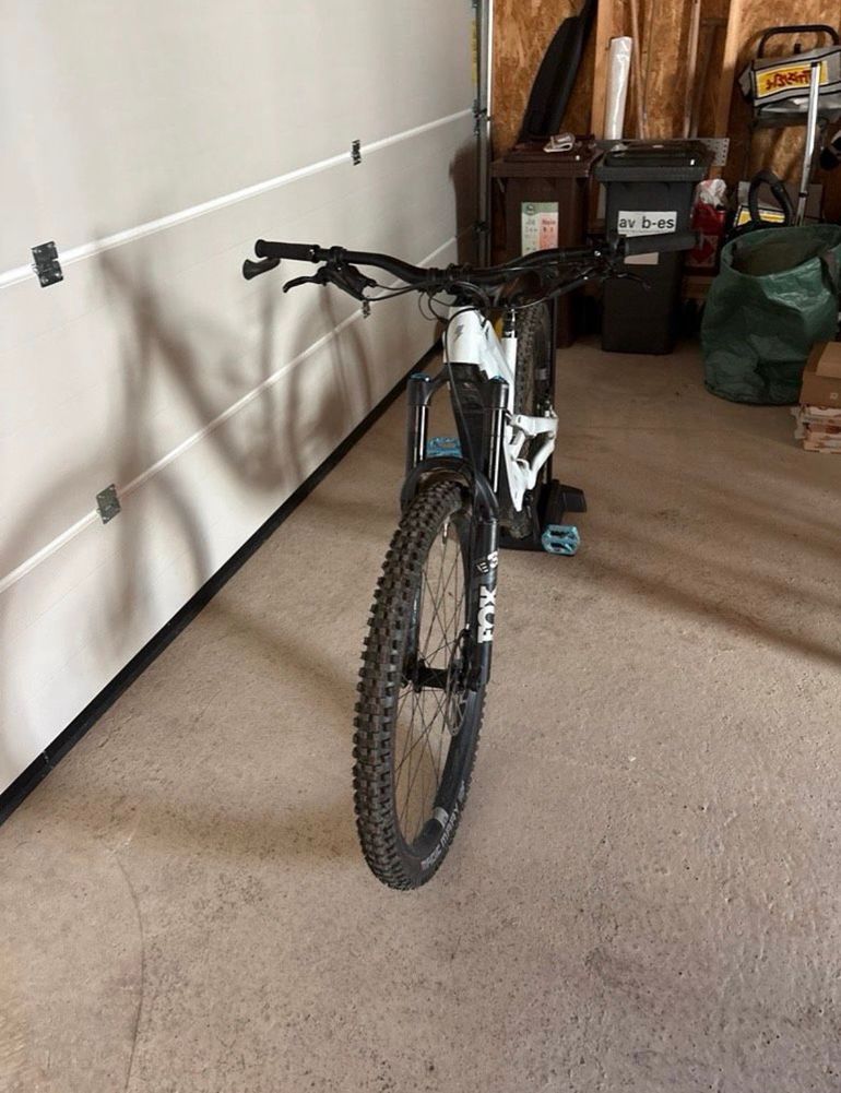 Gebrauchtes YT Custom Shimano Deore XT 2024 Mountainbike, Weiß — Bild 2 von 3