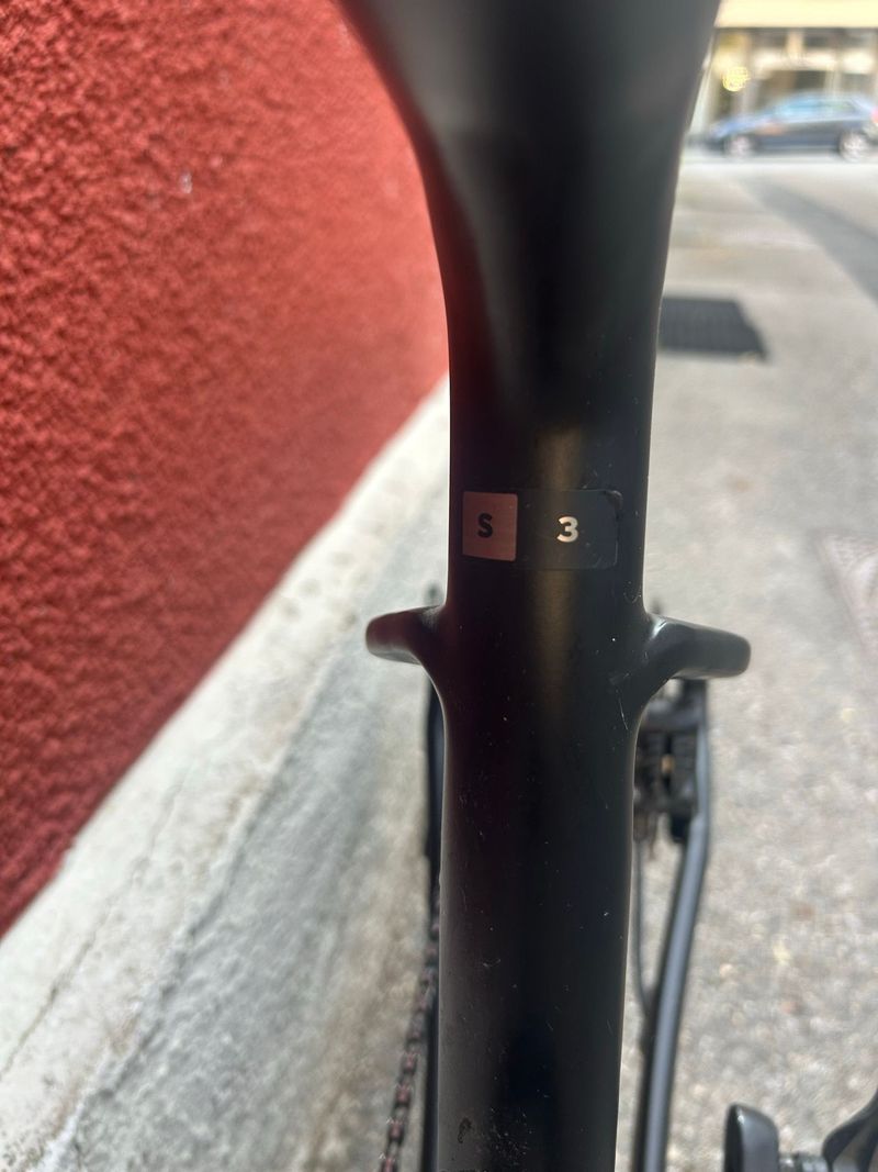 Used Giant Revolt Advanced 3 2022 2022 Road & Gravel, Black — image 5 of 8