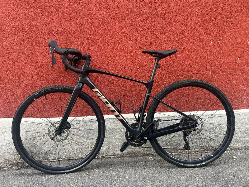 Used Giant Revolt Advanced 3 2022 2022 Road & Gravel, Black — image 1 of 8
