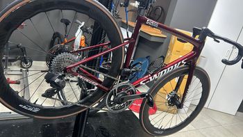 Used Specialized Tarmac SRAM Red eTap AXS 2024 Road & Gravel, Red — image 3 of 3