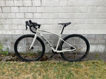 Giant Revolt 0 2020 2020 Road & Gravel d'occasion — image 4 sur 7
