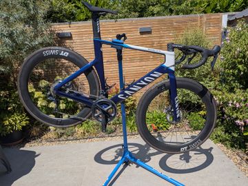 Tweedehands Canyon Aeroad CF SL 8 Disc 2023 2023 Road & Gravel — afbeelding 1 van 5