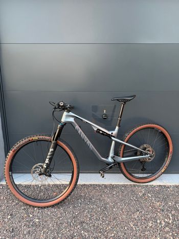 Gebrauchtes Canyon Lux Trail CF 6 2025 2025 MTB
