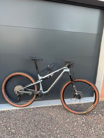 Brugt Canyon Lux Trail CF 6 2025 2025 Mountainbike — billede 2 af 9
