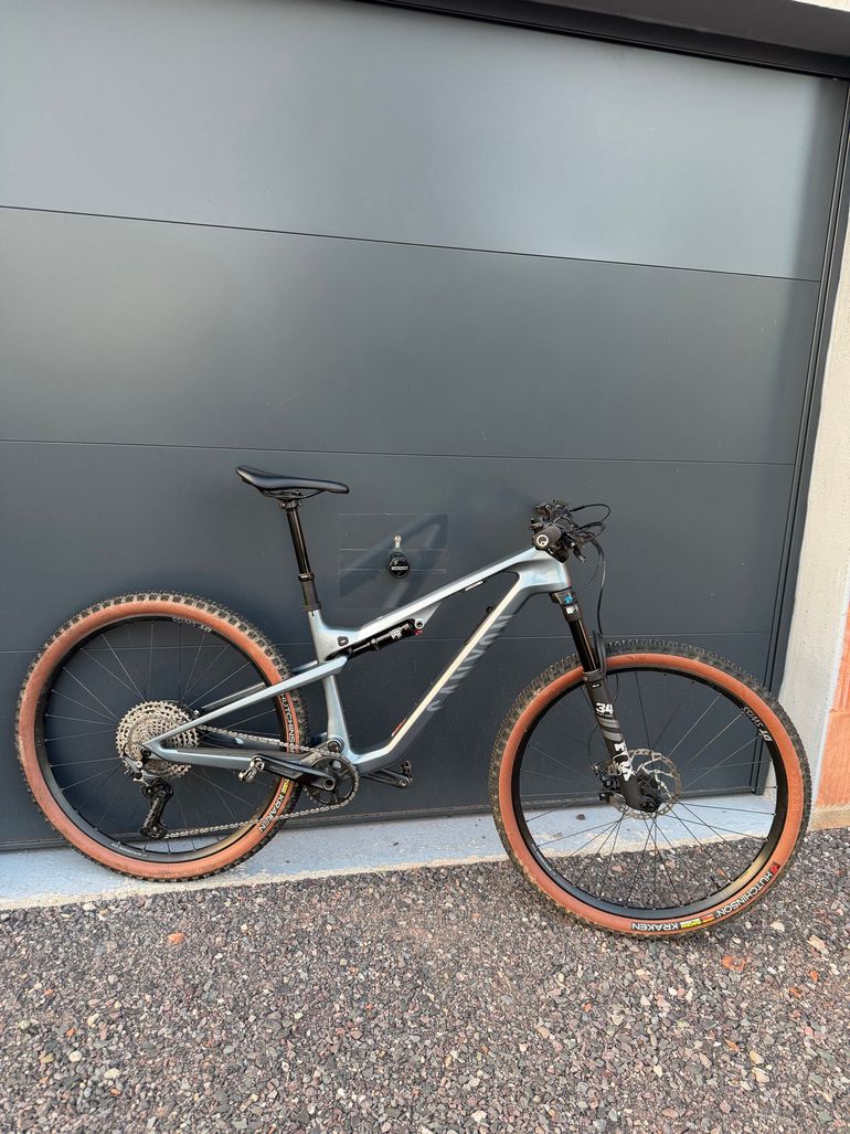 Brugt Canyon Lux Trail CF 6 2025 2025 Mountainbike — billede 2 af 9