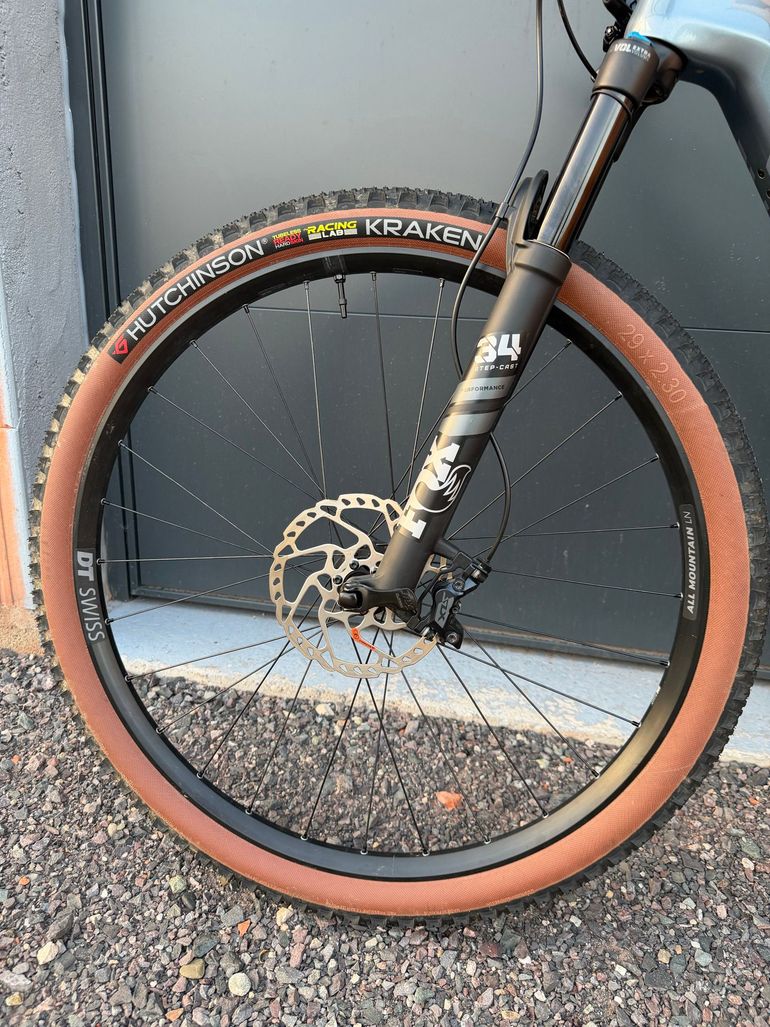 Brugt Canyon Lux Trail CF 6 2025 2025 Mountainbike — billede 6 af 9