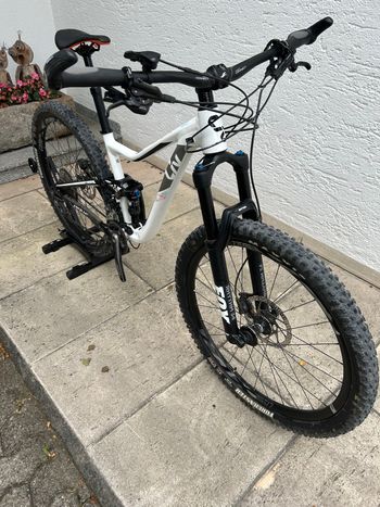 Used Liv Pique 2 2018 2018 Mountainbike, White, 27.5 — image 3 of 6