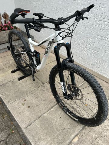 Used Liv Pique 2 2018 2018 Mountainbike, White, 27.5 — image 5 of 6