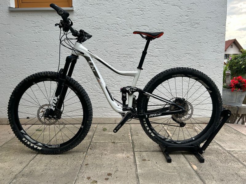 Used Liv Pique 2 2018 2018 Mountainbike, White, 27.5 — image 1 of 6