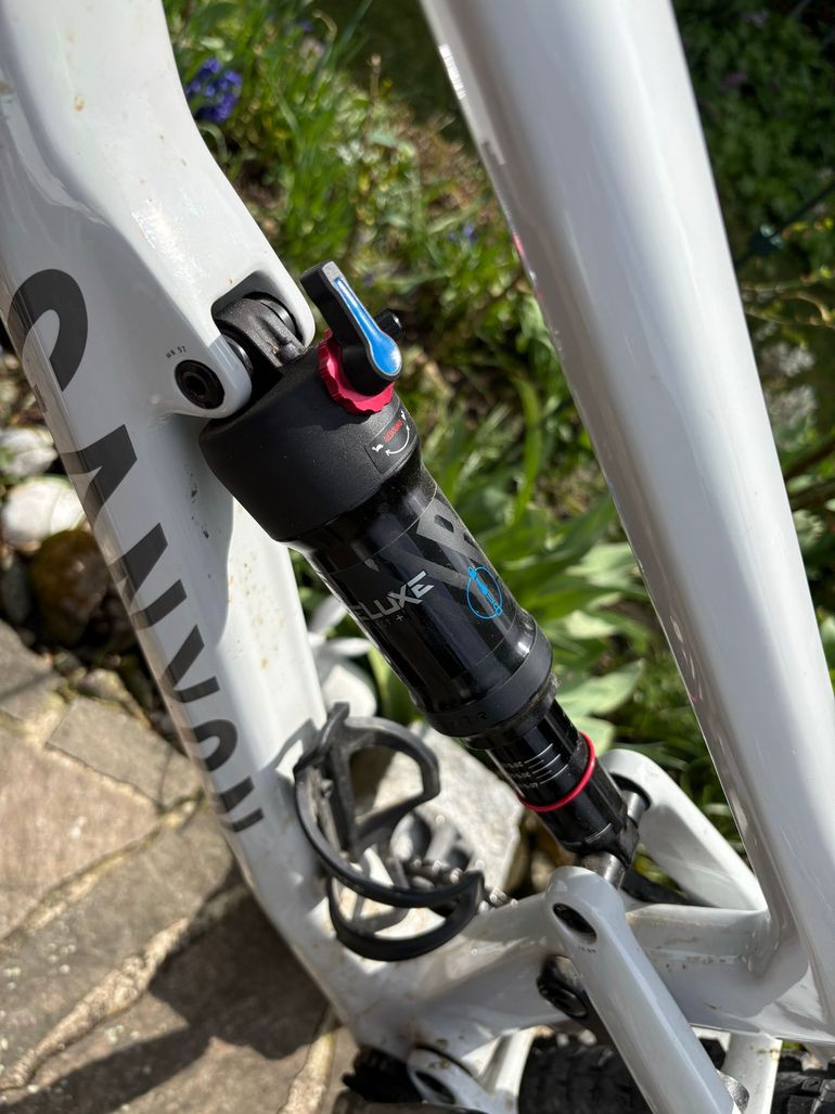 Canyon Spectral 125 CF 7 2022 2022 Mountainbike usato, Grigio chiaro — immagine 4 di 7
