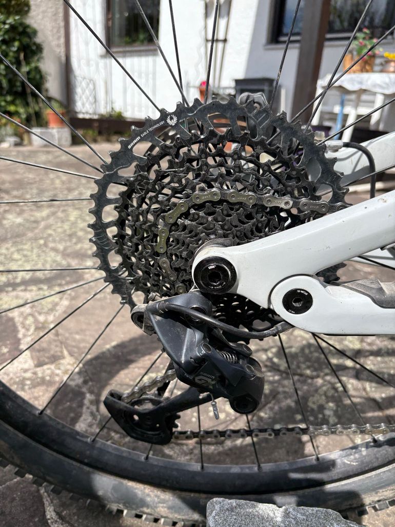 Canyon Spectral 125 CF 7 2022 2022 Mountainbike usato, Grigio chiaro — immagine 3 di 7