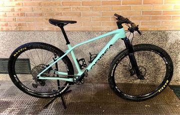 Tweedehands Orbea ALMA M25 2022 2022 Mountainbike — afbeelding 1 van 3