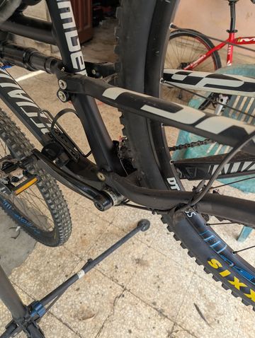 Used Specialized Camber Shimano Deore XT 2015 Mountainbike, Black — image 14 of 37