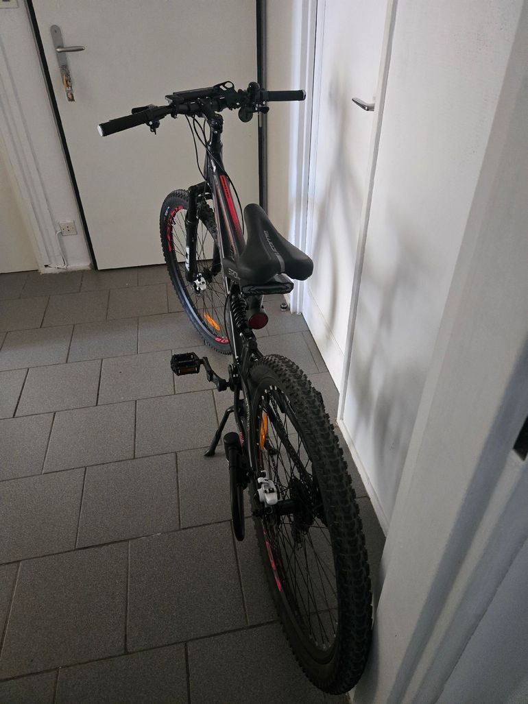 Used Licorne Custom Shimano Tourney 2025 Mountainbike, Black — image 4 of 8