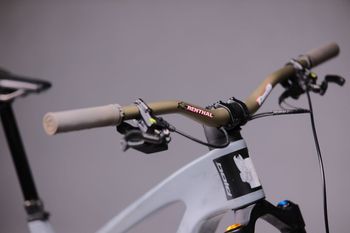 Gebrauchtes Bold Unplugged Ultimate 2024 Mountainbike, Hellgrau — Bild 3 von 5
