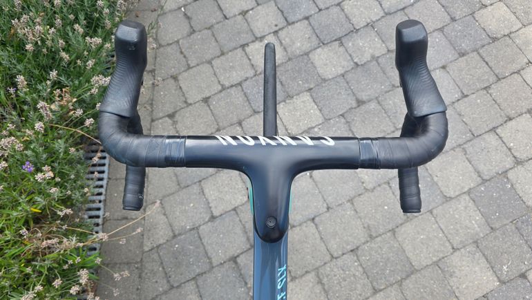 Brugt Canyon Aeroad CF SLX 7 eTap 2024 2024 Road & Gravel — billede 10 af 17