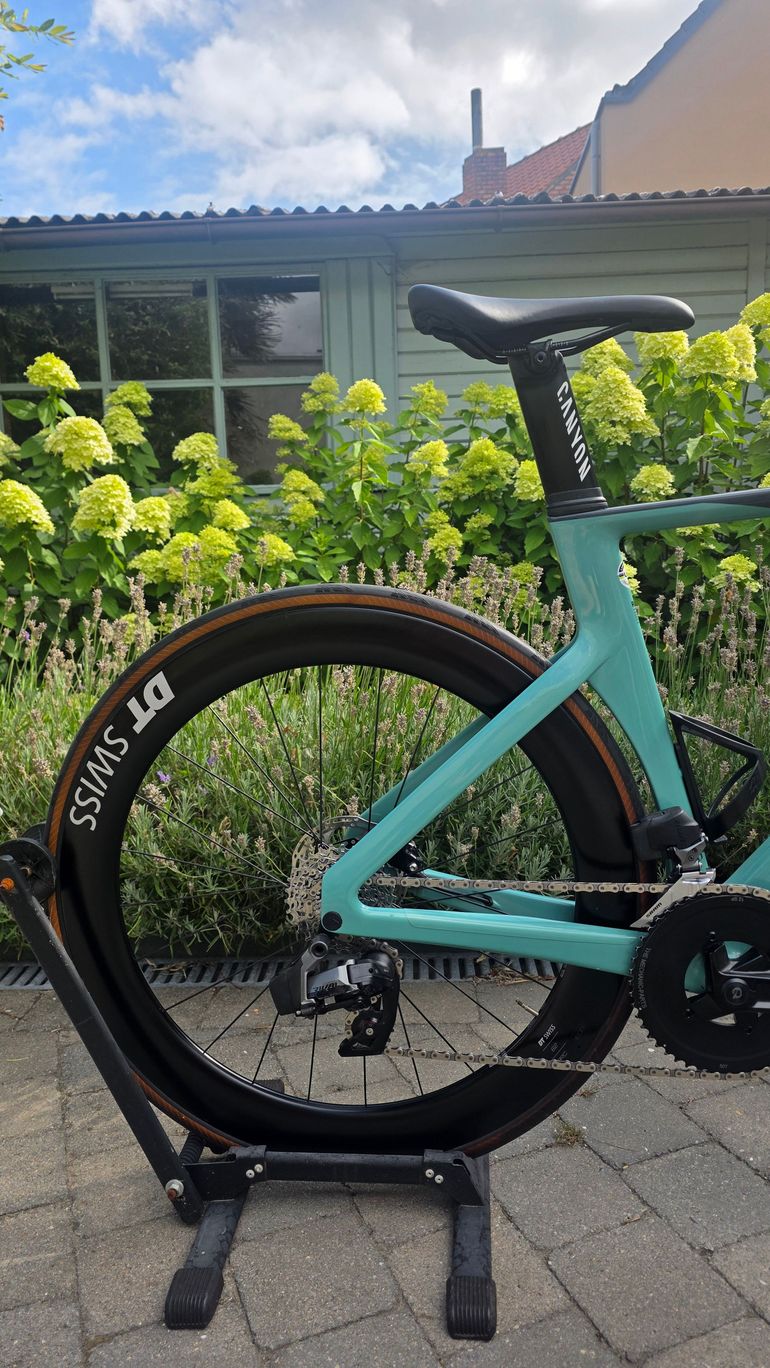 Brugt Canyon Aeroad CF SLX 7 eTap 2024 2024 Road & Gravel — billede 6 af 17