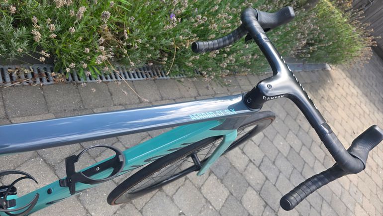 Brugt Canyon Aeroad CF SLX 7 eTap 2024 2024 Road & Gravel — billede 9 af 17