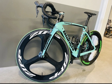 Bianchi Oltre XR4 - Ultegra Di2 2022 2022 Road & Gravel usato
