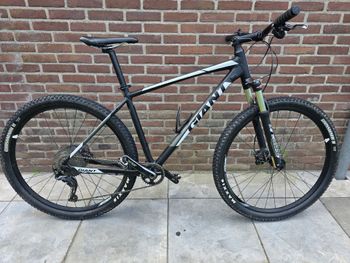 Giant Talon 2 2020 2020 Mountainbike usato, Nero — immagine 2 di 5