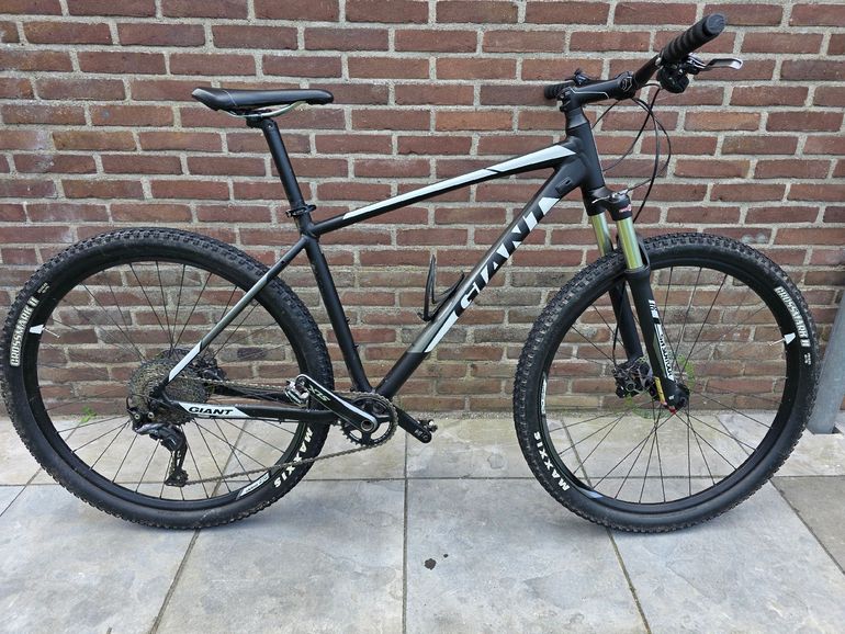 Giant Talon 2 2020 2020 Mountainbike usato, Nero — immagine 2 di 5