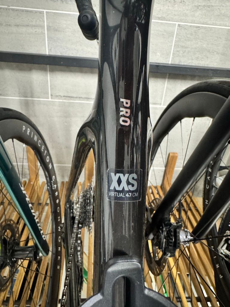 Used Scott Addict RC Pro 2024 2024 Road & Gravel, Blue — image 9 of 9