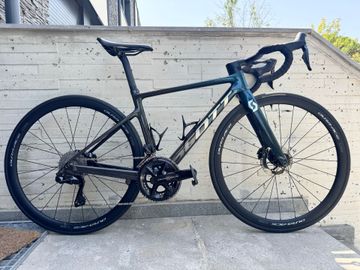 Used Scott Addict RC Pro 2024 2024 Road & Gravel, Blue — image 1 of 9