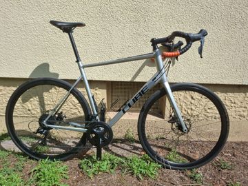 Used CUBE ATTAIN PRO 2023 2023 Road & Gravel, Light Gray — image 1 of 7