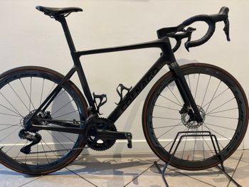 Použité Colnago V4Rs Disc Ultegra Di2 8100 w/Fulcrum Racing Wind 400 Wheels 2023 2023 Road & Gravel