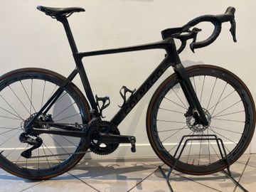 Brugt Colnago V4Rs Disc Ultegra Di2 8100 w/Fulcrum Racing Wind 400 Wheels 2023 2023 Road & Gravel