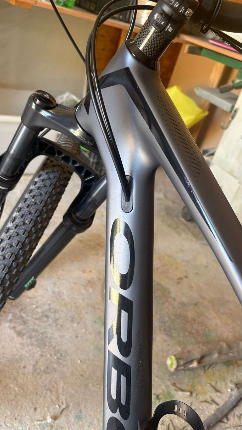 Orbea ALMA M50 2022 2022 Mountainbike usato, Nero — immagine 5 di 9