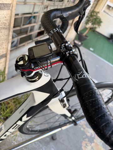 Used Trek Madone 5.2 2011 2011 Road & Gravel, Black — image 3 of 9