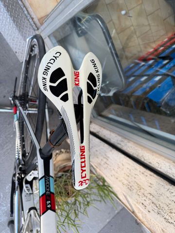 Used Trek Madone 5.2 2011 2011 Road & Gravel, Black — image 6 of 9