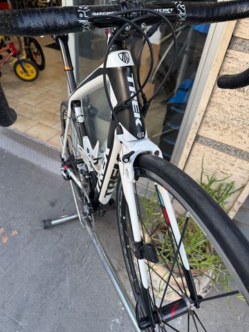 Used Trek Madone 5.2 2011 2011 Road & Gravel, Black — image 4 of 9
