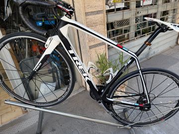 Used Trek Madone 5.2 2011 2011 Road & Gravel, Black — image 8 of 9