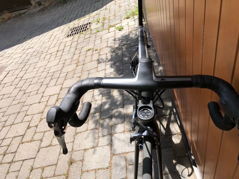 Canyon Aeroad CF SL 8.0 2020 2020 Road & Gravel usato, Nero — immagine 5 di 7
