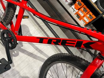 Used Trek Precaliber Other Shimano - Mountainbike 2023 Mountainbike, Red — image 6 of 7