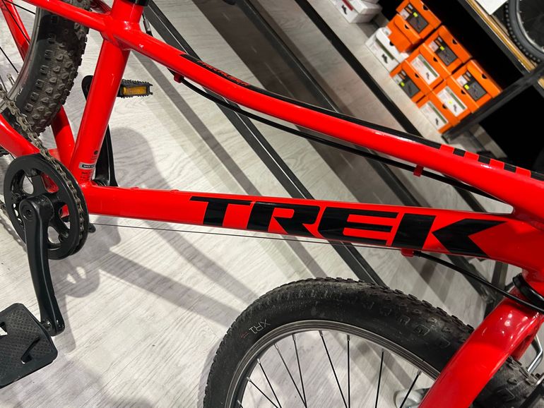 Used Trek Precaliber Other Shimano - Mountainbike 2023 Mountainbike, Red — image 6 of 7