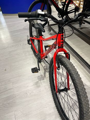 Used Trek Precaliber Other Shimano - Mountainbike 2023 Mountainbike, Red — image 2 of 7