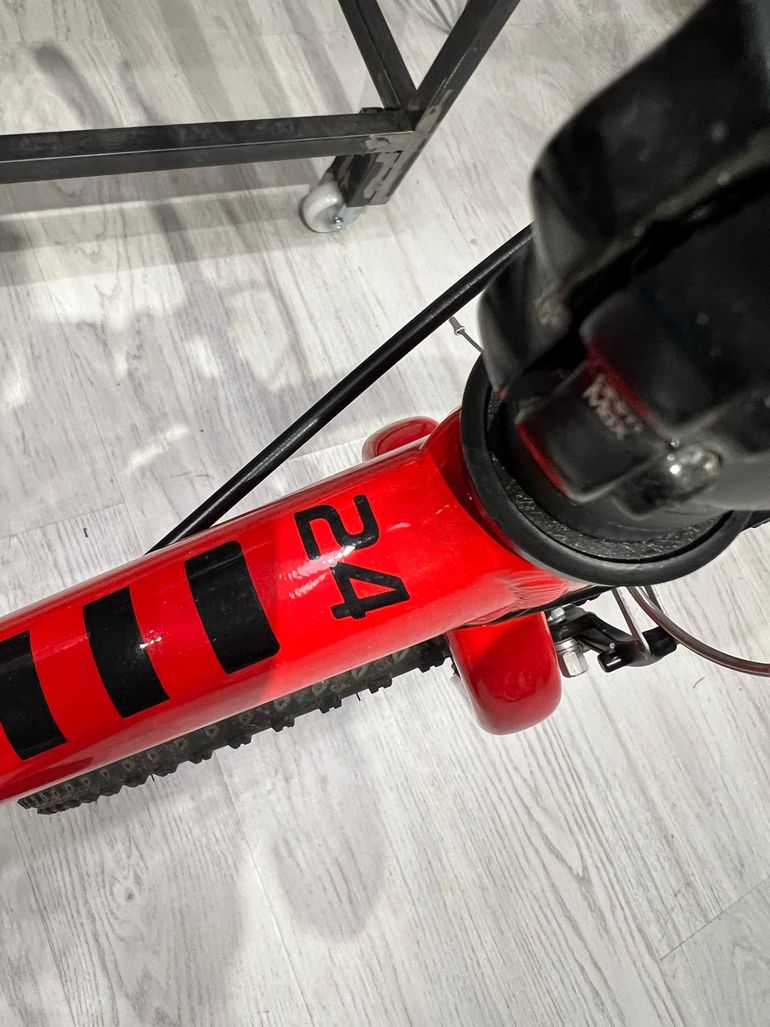 Used Trek Precaliber Other Shimano - Mountainbike 2023 Mountainbike, Red — image 4 of 7