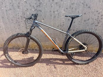 Used Moondraker Custom SRAM XX1 Eagle AXS 2022 Mountainbike, Black — image 2 of 3