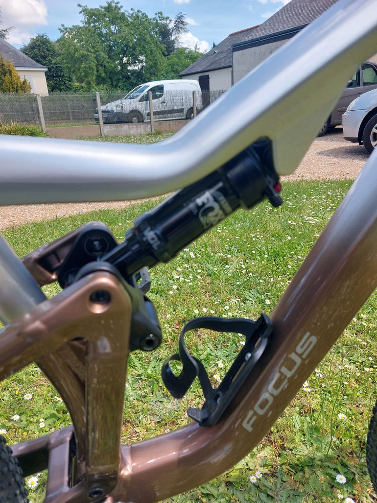 Gebrauchtes Focus Thron 6.9 2025 Mountainbike, Hellgrau — Bild 3 von 6