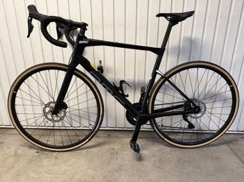 BMC Roadmachine FIVE 2024 2024 Road & Gravel usato, Nero — immagine 2 di 5