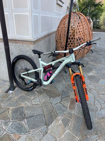 Used Focus JAM 6.9 2022 2022 Mountainbike, Light Gray, 29 — image 3 of 7