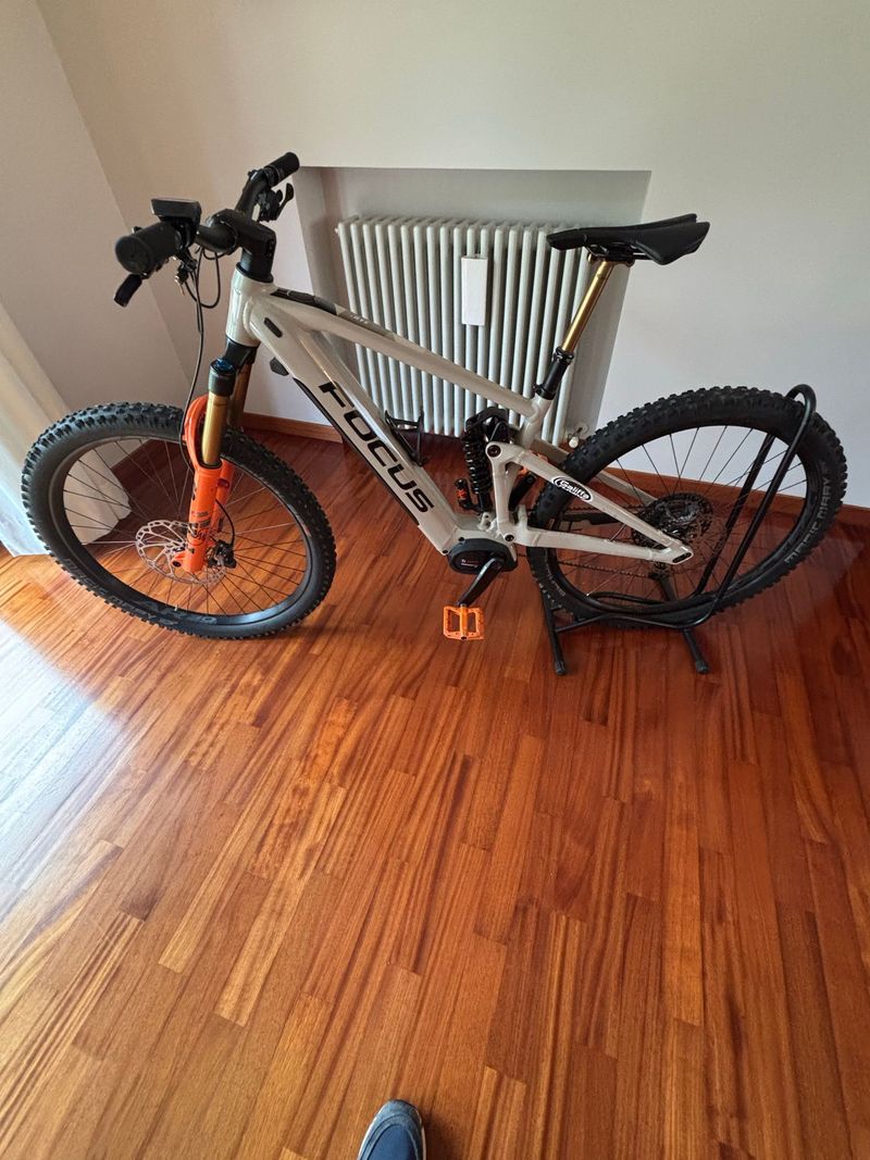 Gebrauchtes FOCUS SAM2 VENDESI X INUTILIZZO FOCUS SAM 2 CON SOLI 1.617 KM 2022 MTB