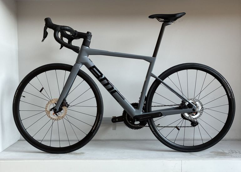 BMC Teammachine SLR TWO 2026 2026 Road & Gravel usato, Grigio chiaro — immagine 2 di 11