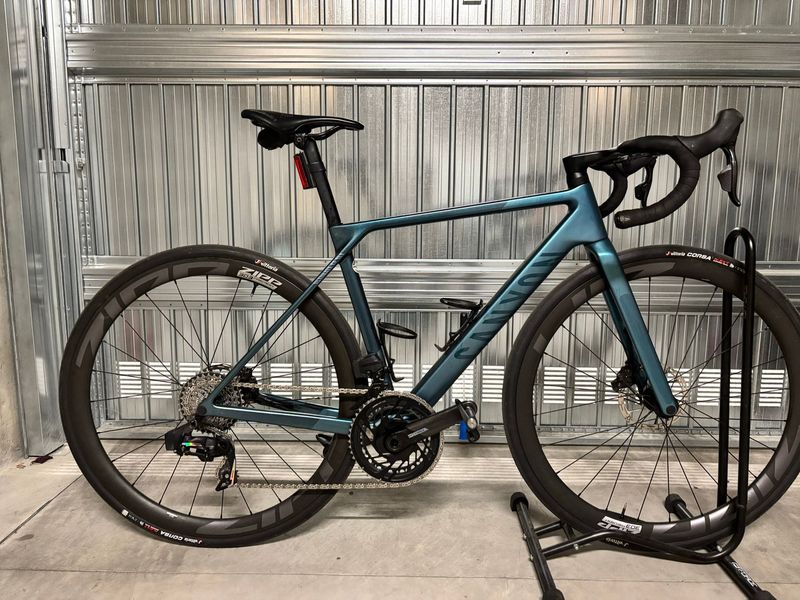 Použité Canyon Ultimate CF SLX 8 Force AXS 2024 2024 Road & Gravel