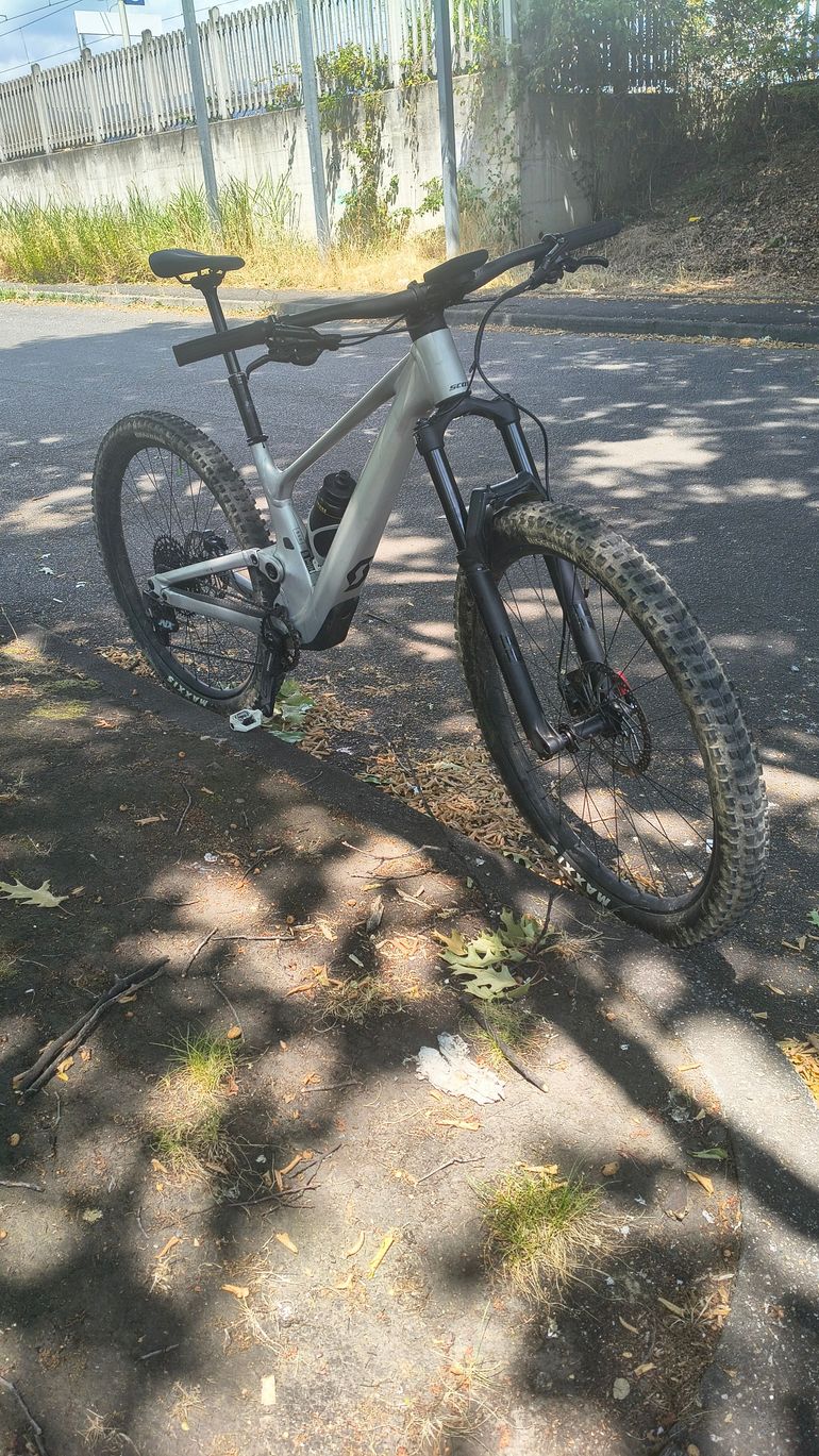 Used Scott Genius 940 2023 2023 Mountainbike, Light Gray, 29 — image 4 of 5