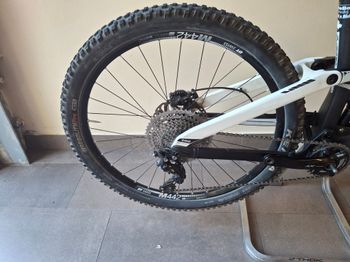 Devinci Django Carbon RS 2017 2017 Mountainbike usato, Nero — immagine 2 di 8