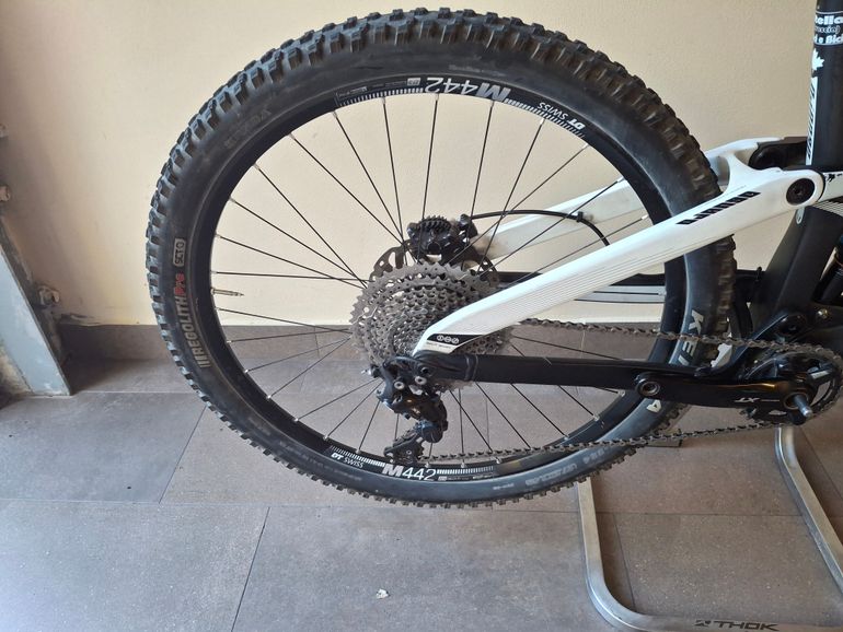 Devinci Django Carbon RS 2017 2017 Mountainbike usato, Nero — immagine 2 di 8